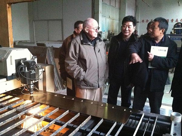 美國(guó)密蘇里州富爾頓市市長(zhǎng)里若得·本頓先生 美國(guó)密蘇里州富爾頓市市長(zhǎng)里若得·本頓先生